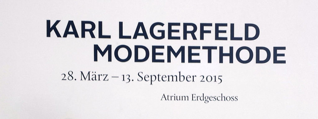 beeld van de entree bij de tentoonstelling Karl Lagerfeld. Modemethode