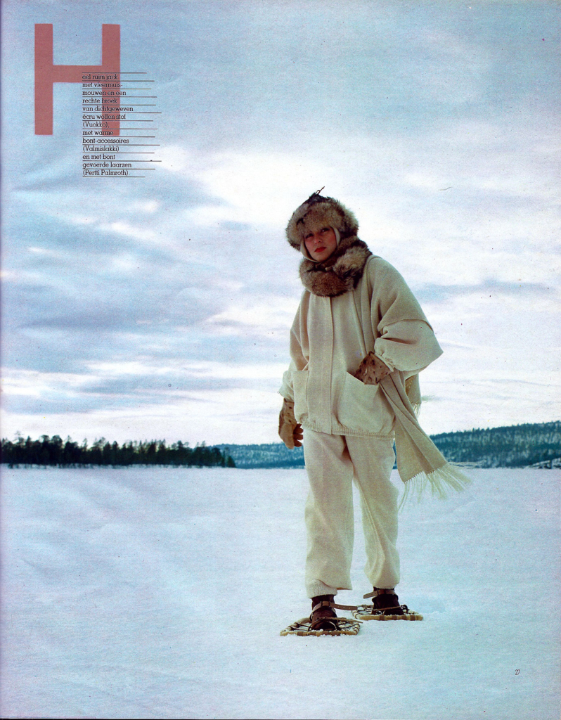Fotografie door Kai Lindholm in 1982 oktober Avenue België Avontuur in Lapland pagina 26 fashion model in de sneeuw met winterwitte wollen kleding bont en klassieke sneeuwschoenen